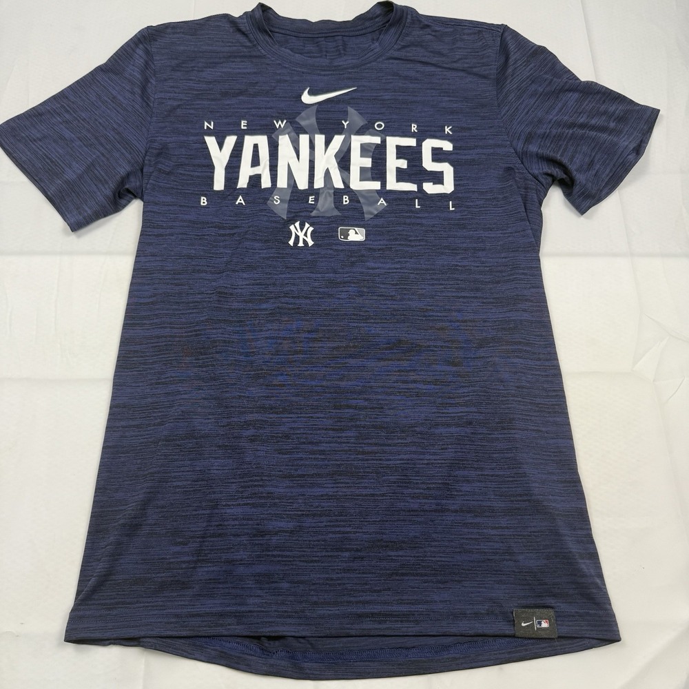 Nike Womens Dri-Fit New York Yankees T-Shirt in Blue Striped Size Small